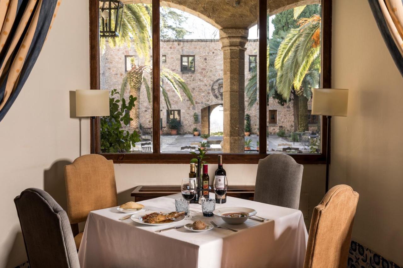 Parador De Jarandilla De La Vera Exterior photo